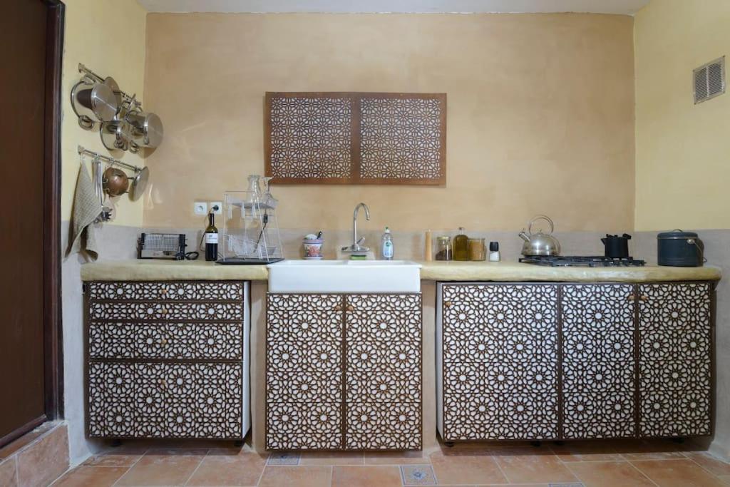 Hostal Nazari Cogollos De La Vega Esterno foto